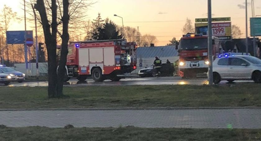 Samochód w ogniu. Rondo Dzwon zapłonęło