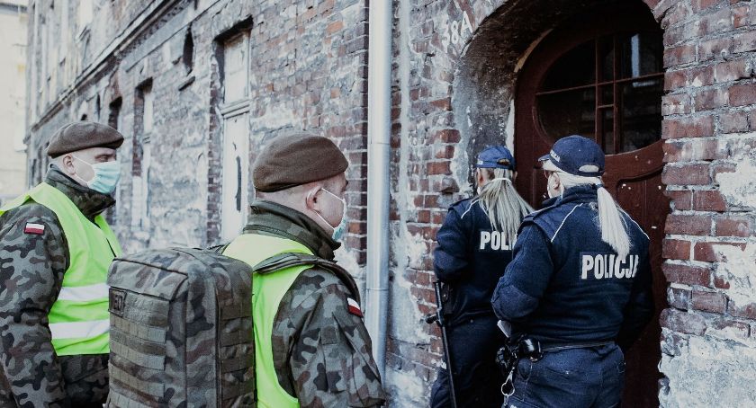 Wspólne patrole policjantów i terytorialsów