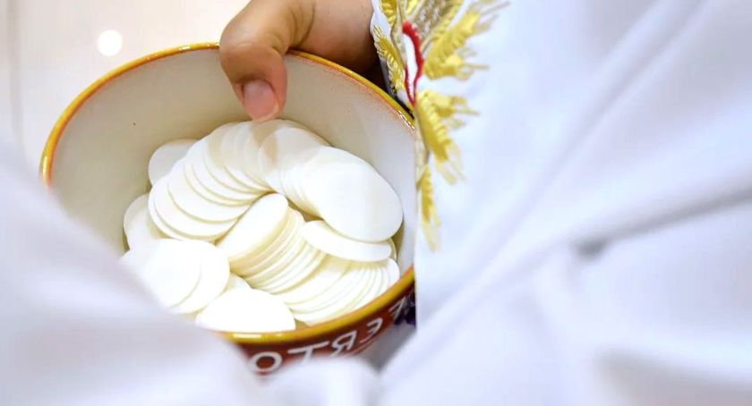 Rodzice pytają o termin I Komunii Świętej. Czy będzie w maju?