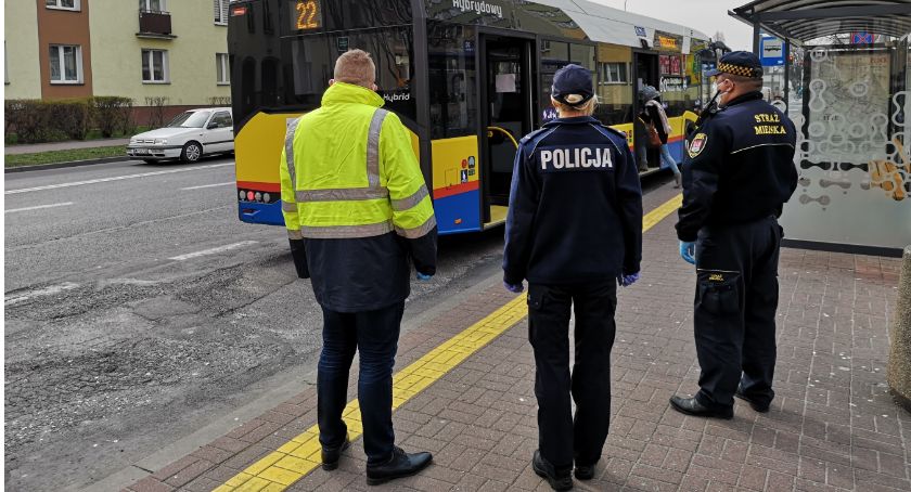 Coraz więcej patroli na przystankach i w autobusach. Co na to płocczanie?