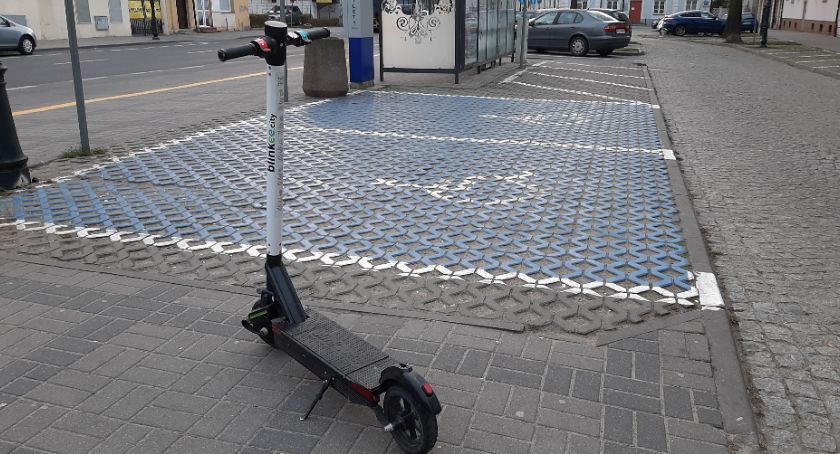 Rower miejski z opóźnieniem, hulajnogi elektryczne zostają