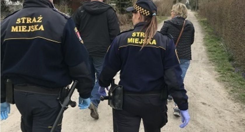 35-latek szukał skarbów w piaskownicy, 30-latek biegiem robił zakupy nad Wisłą. Powoli zaczynamy mieć dość zakazów.