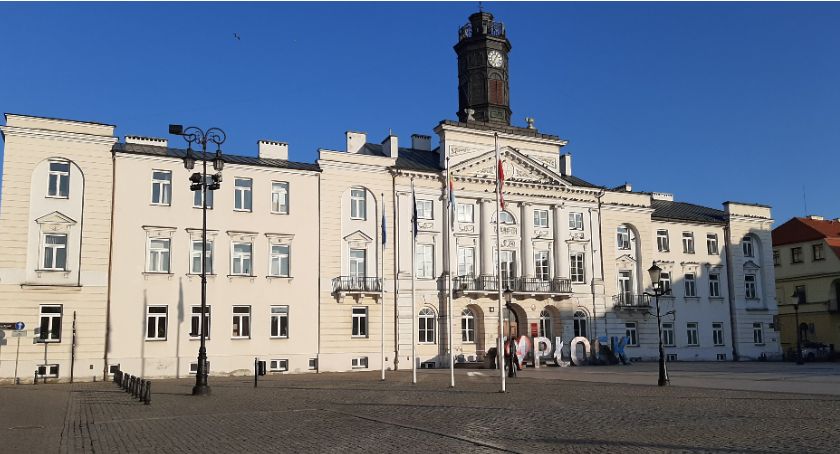 Elewacja płockiego ratusza do remontu