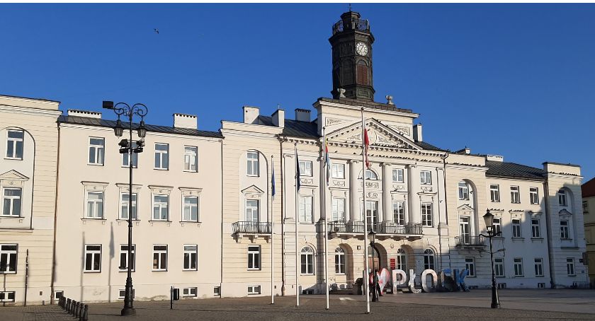 Elewacja płockiego ratusza do remontu. Są dwie oferty