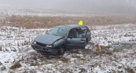 Samochód wypadł z drogi. Łuk w Goślicach wciąż niebe&hellip;