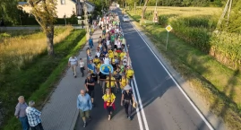 Pielgrzymi na szlaku. Wszyscy dotarli do Sokołowa ale część wróciła do Płocka