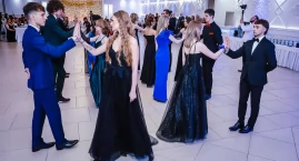 Studniówka Akademickiego Liceum Ogólnokształcącego w Płocku. Cóż to był za bal! 