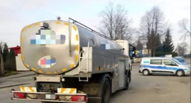 Mleczna droga w Radzanowie. Nietypowa wpadka kierowc&hellip;