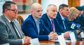 Powiat Płocki rozwija infrastrukturę. W Starostwie podpisano umowy z wykonawcami