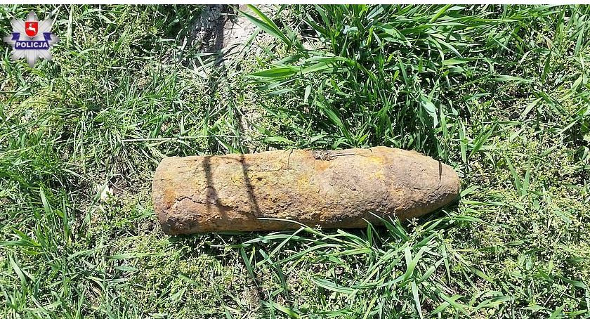 Czyścili rowy, znaleźli pocisk artyleryjski