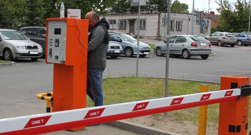 Sprawdź, ile zapłacisz za postój na parkingu szpitala w Rykach