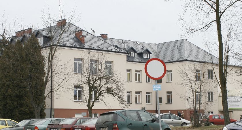 U pracownika szpitala w Rykach wykryto koronawirusa