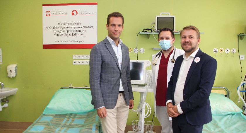 Nowy respirator dla ryckiego szpitala sfinansowany przez ... przestępców