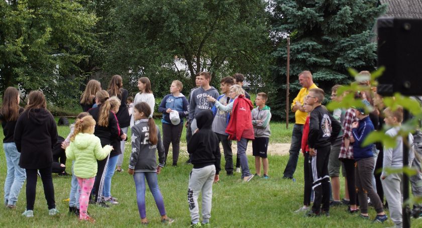 W Bobrownikach próbowało straszyć deszczem