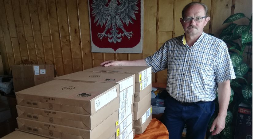 Nowodwór. Sprzęt komputerowy wciąż czeka na uczniów