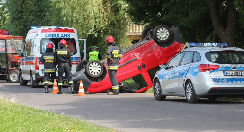 Z ostatniej chwili: Wyprzedzanie ciągnika zakończył dachowaniem