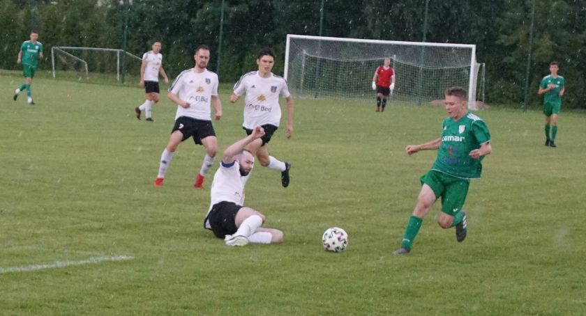 MKS rozbity przez Tęczę