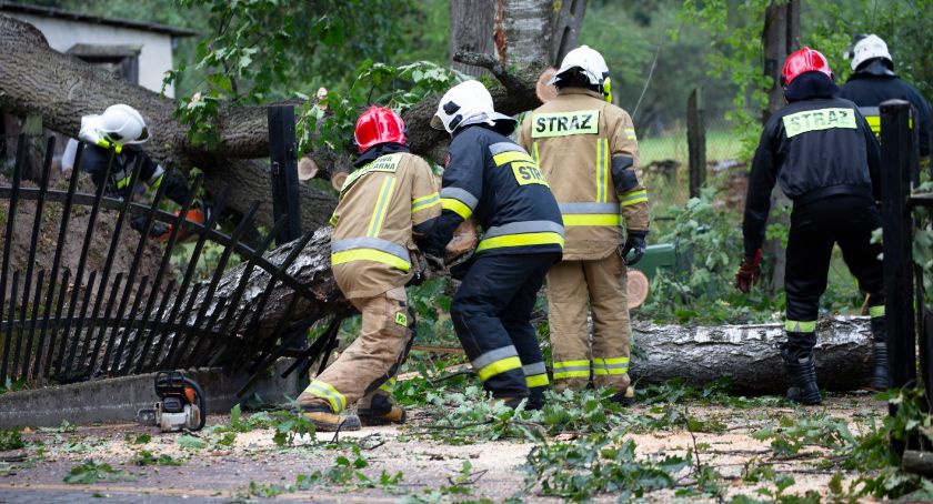 Burza i silny wiatr. Strażacy interweniowali 33 razy