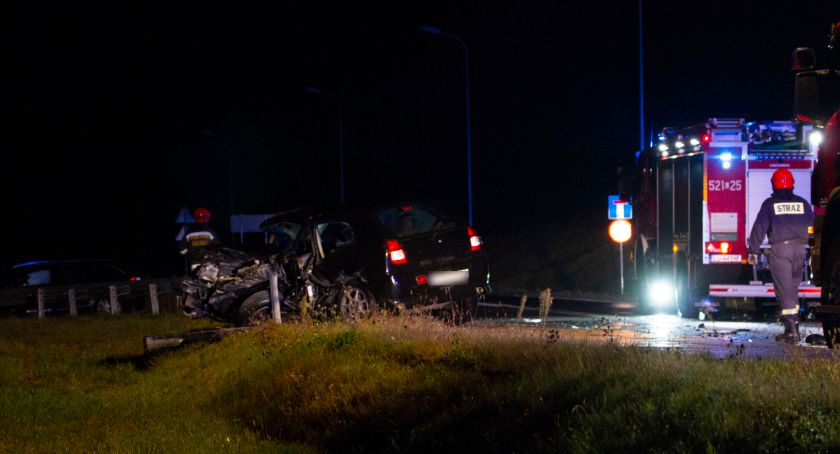 Zderzenie osobówek. Siedemnastka zablokowana