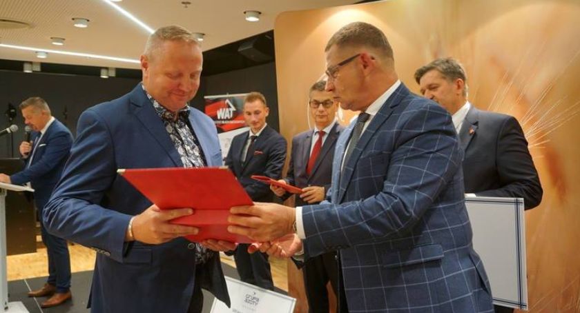 Artur Maj na podium konkursu 