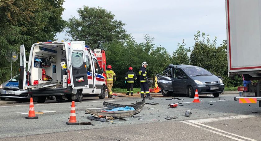 Wypadek na k48. Ranną kobietę zabrał śmigłowiec LPR [ZDJĘCIA]