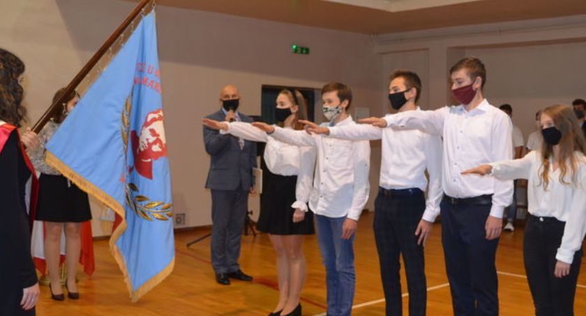 Ślubowali na sztandar szkoły