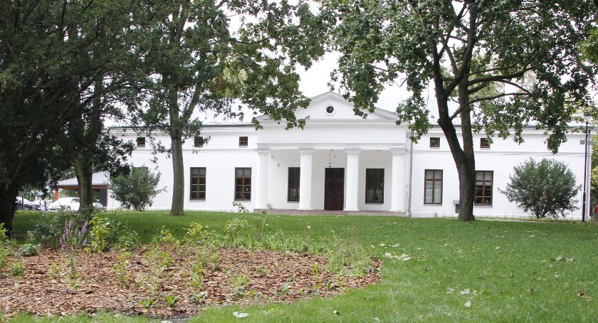 Zrób zdjęcie, stroik bożonarodzeniowy i weź udział w konkursie. Do wygrania żywa choinka na święta