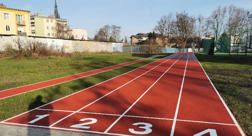 Ryki. Boisko otwarte, ale szkoła zamknięta