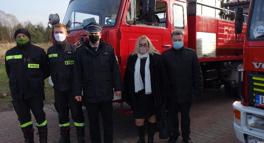 Ułęż: Druhowie dostali wóz bojowy z ryckiej straży 