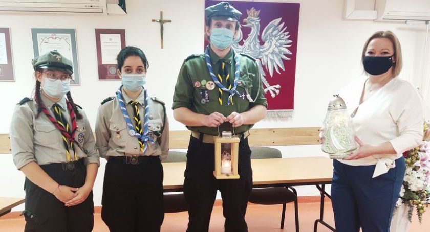 Światełko Betlejemskie zapłonęło w starostwie powiatowym 