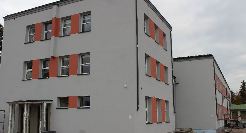 Nowodwór: Termomodernizacja szkół na półmetku 
