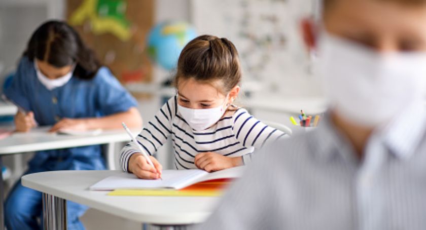 Nie tylko uczniowie klas I-III po feriach wrócą do szkół