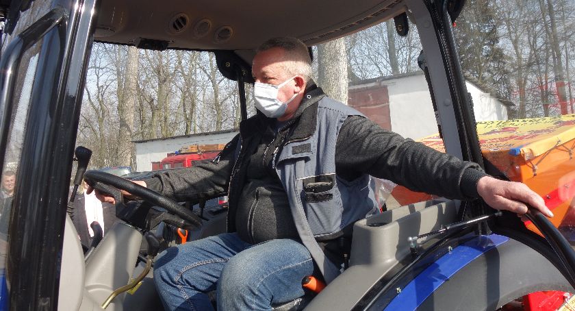 Ułęż: Nowy ciągnik ma klimatyzację i napęd na 4 koła