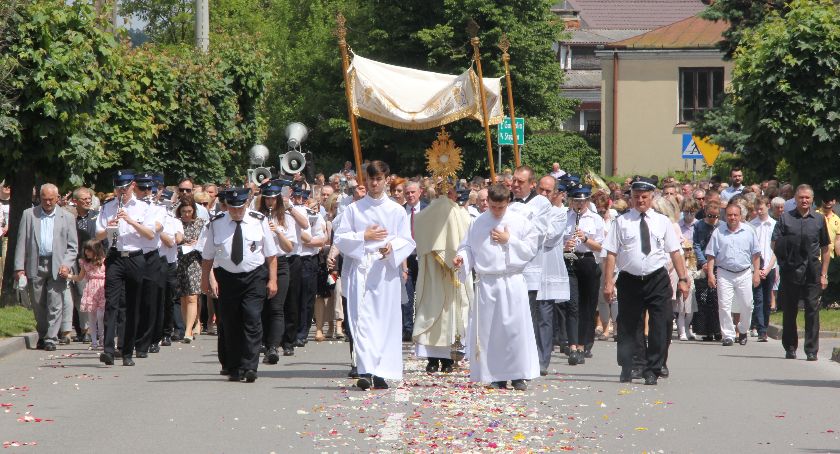 Wierni wyszli na ulice