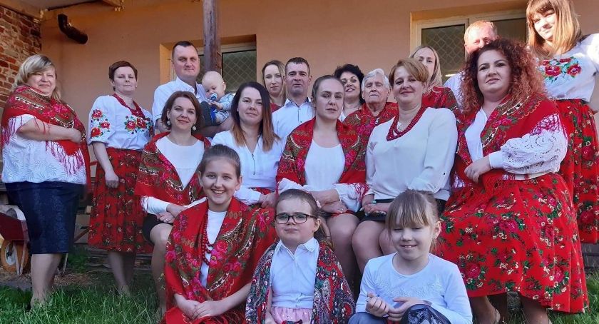 Panie z Bobrownik zachęcają do głosowania (część 11 z 27)