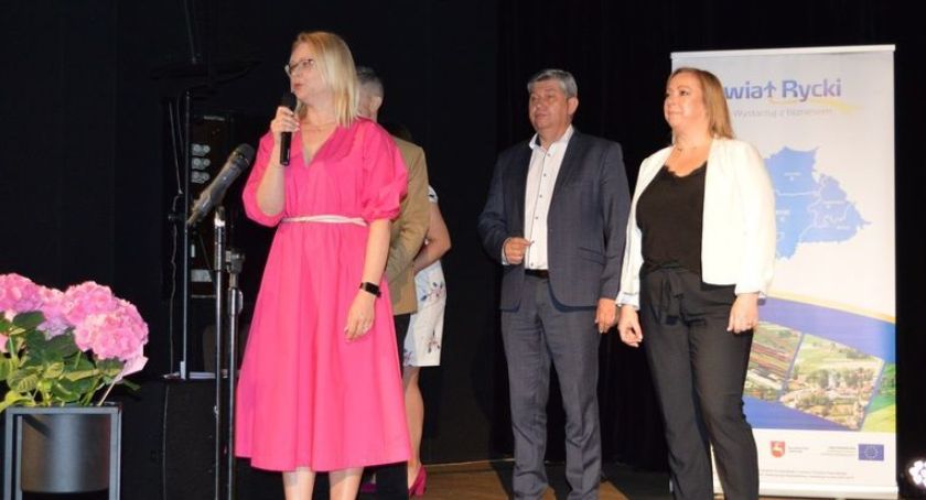 RYKI: Finał Wojewódzki Festiwalu Piosenki Dziecięcej i Młodzieżowej „Śpiewający Słowik”