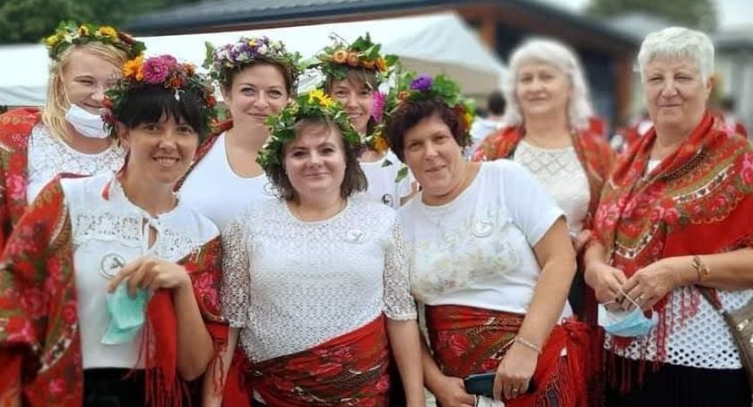 Panie z Krasnoglin czekają na głosy (część 18 z 27)