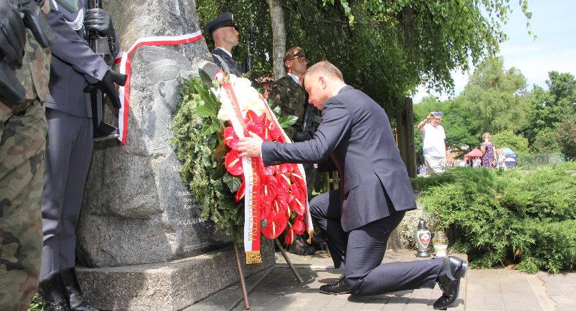 Prezydent Andrzej Duda oddał hołd majorowi Marianowi Bernaciakowi 