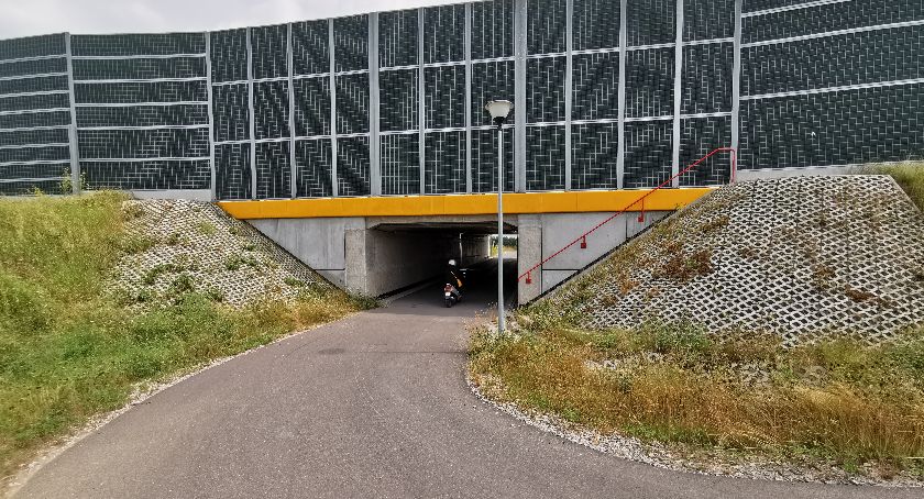 RYKI Z tunelu pod 