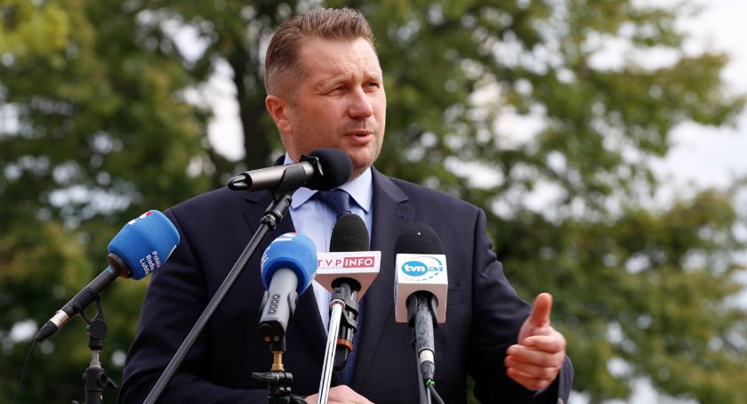 Przemysław Czarnek zapewnia: Będą pieniądze na remont szkoły w Goździe