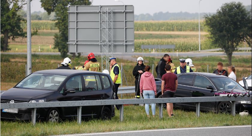 Kolizja dwóch aut na S17
