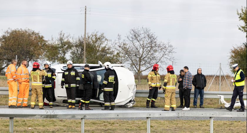 Zderzenie trzech samochodów na obwodnicy Ryk. Jedna osoba trafiła do szpitala