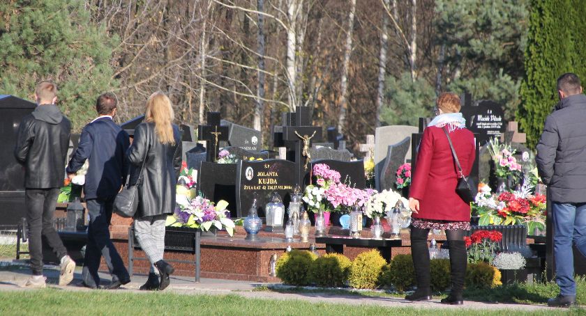 Policja przestrzega przed niebezpieczeństwami w Dniu Wszytskich Świętch