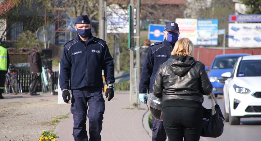  Pamiętaj o zasłanianiu ust i nosa. Możesz zostać ukarany mandatem