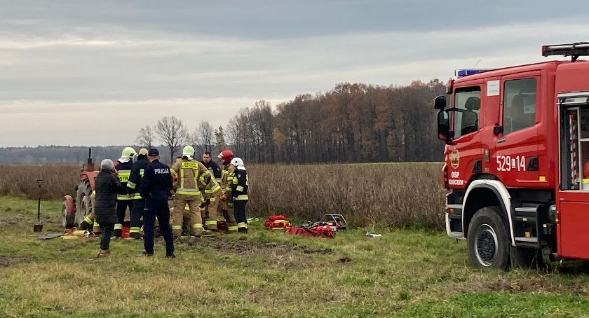 Wypadek w gminie Kłoczew. Rolnik dostał się pod maszynę rolniczą