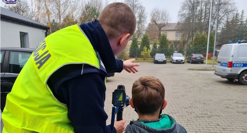 Zobaczyli pracę policjantów od kuchni, żeby pomóc chorej Michasi
