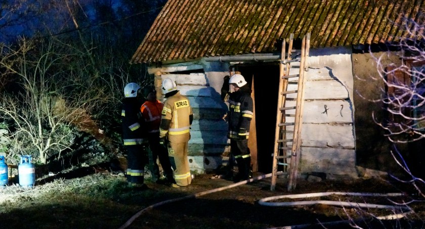 Pożar domu w Wylezinie. Pomoc nadeszła w ostatniej chwili