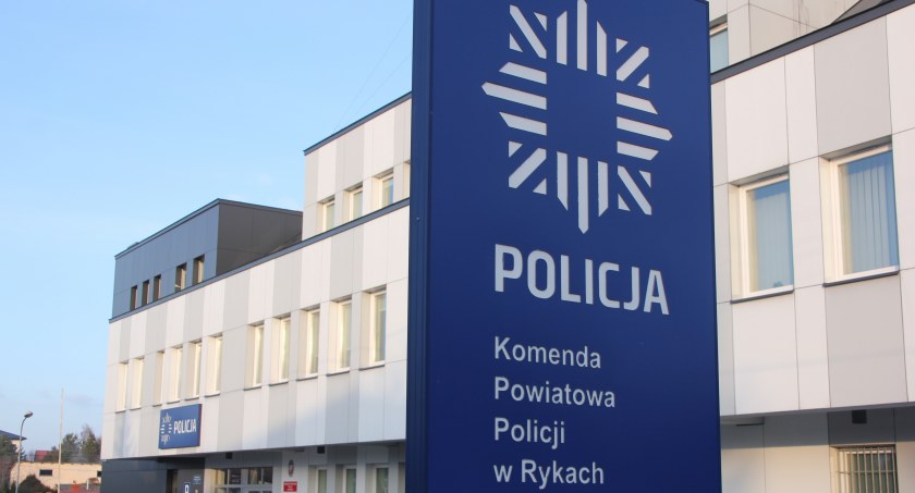 Chciała sprzedać ubranie, straciła 2 tysiące