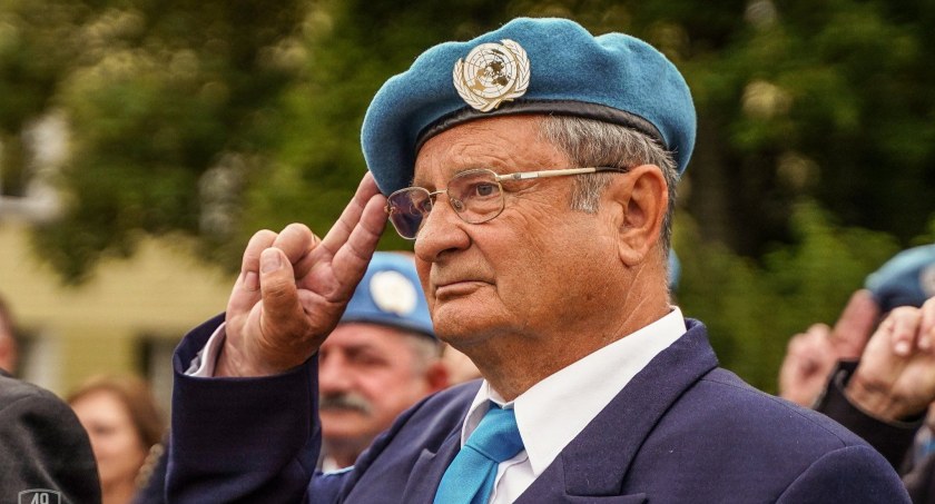 Weteran i społecznik z medalem