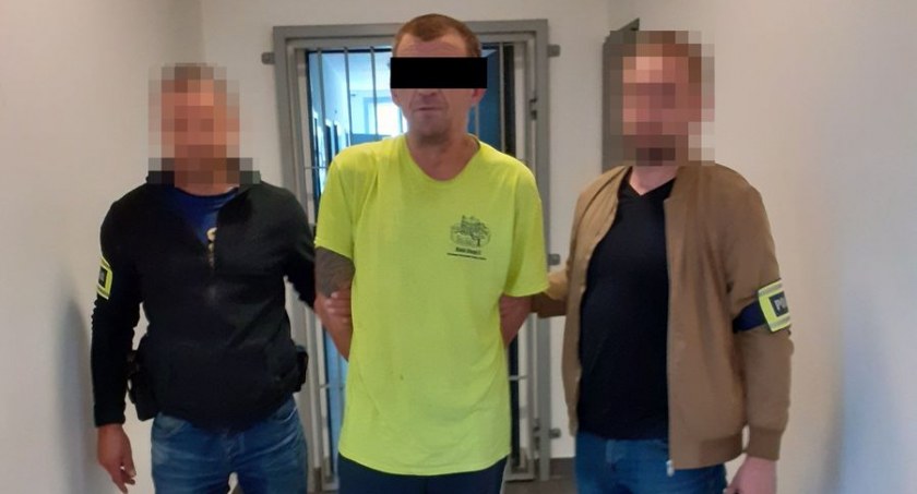 Włamywacz w rękach policji. Jego łupy to puchary, miedziany drut i elektronarzędzia